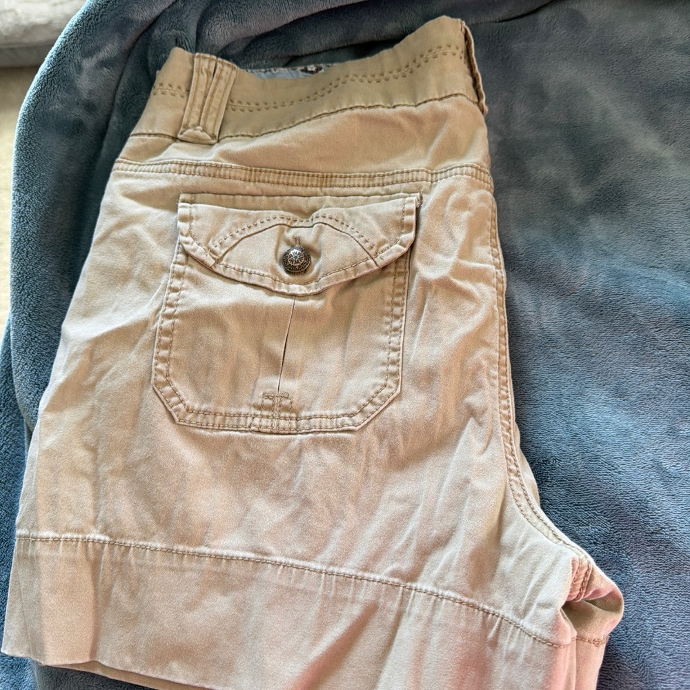 Shorts - Picture 2 of 3